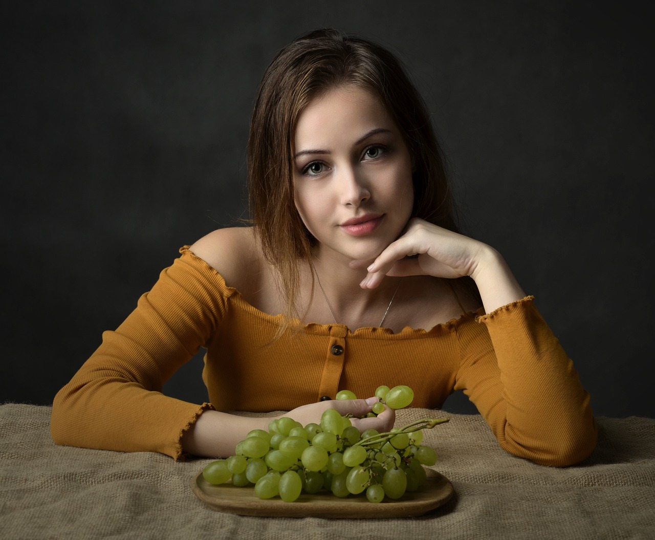 Girl Grapes Beauty Food Fruit - JerzyGorecki / Pixabay