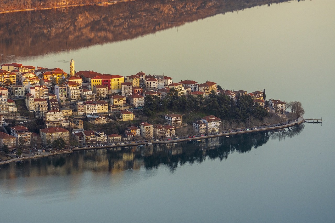Lake Town Travel Tourism Greece - Dreamy_Photos / Pixabay