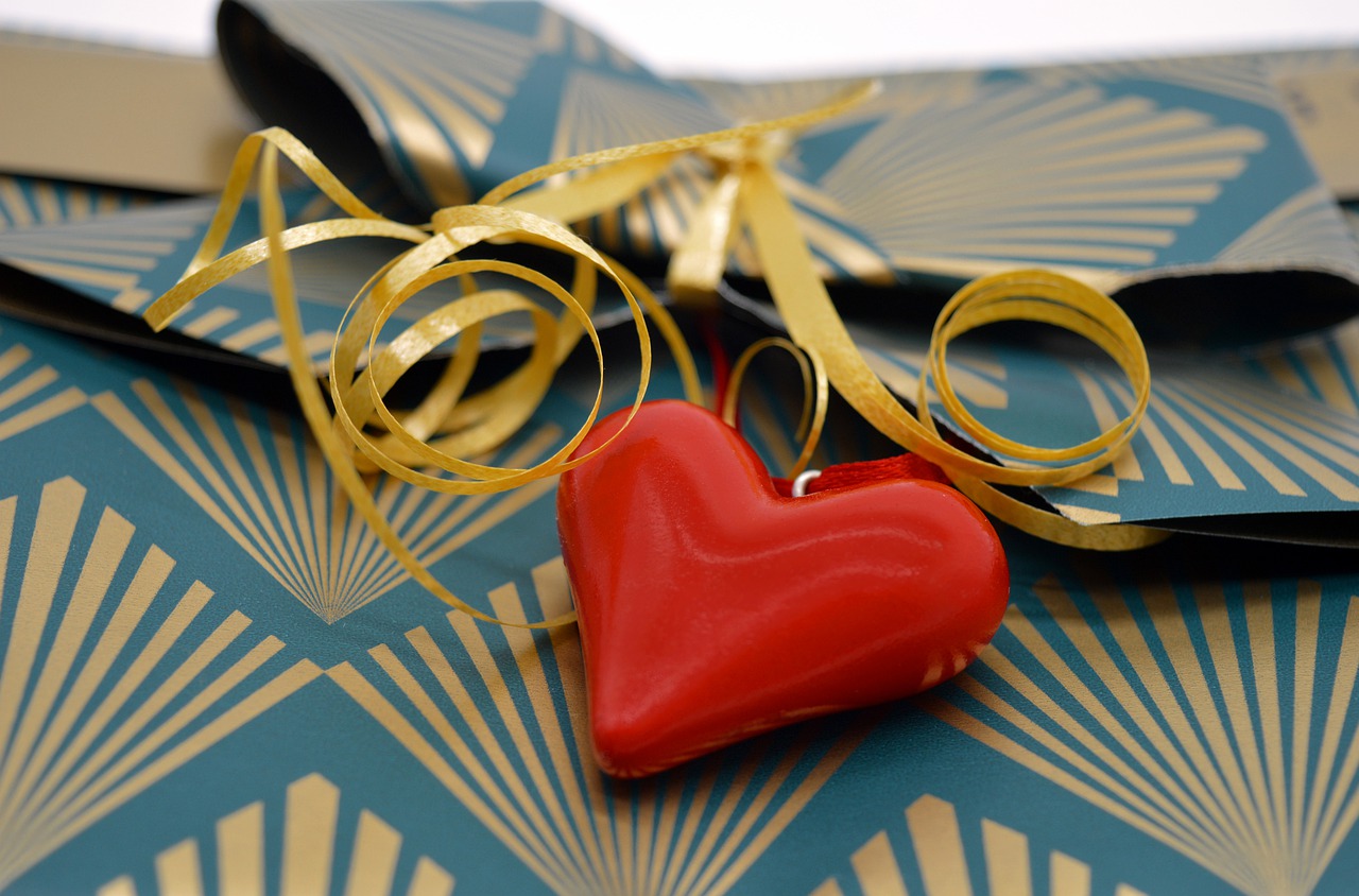 Heart Valentine S Day Romantic  - neelam279 / Pixabay