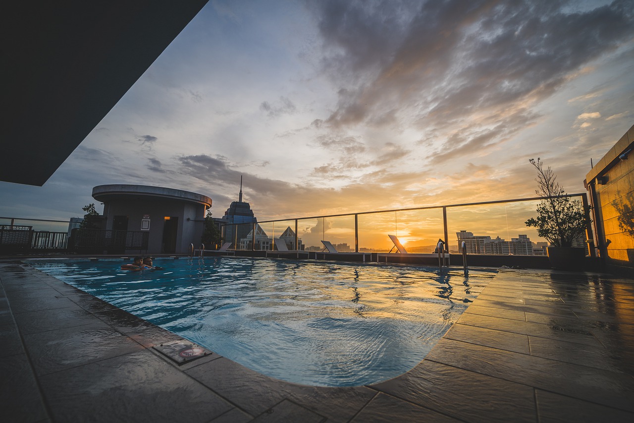 Swimming Pool City Sunset Building  - tianya1223 / Pixabay