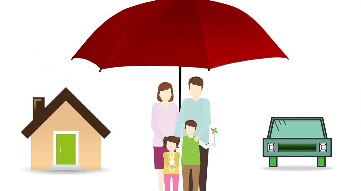 Insurance Family Umbrella House  - Tumisu / Pixabay