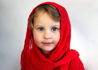 Girl Child Portrait Scarf Eyes  - amyelizabethquinn / Pixabay