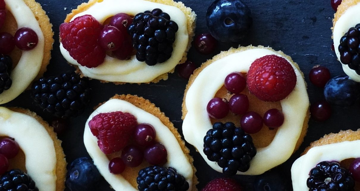 Dessert Cookies Berries Sweets  - Janvanbizar / Pixabay