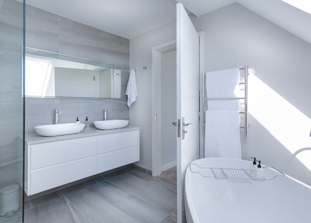 modern minimalist bathroom, bath, bathtub