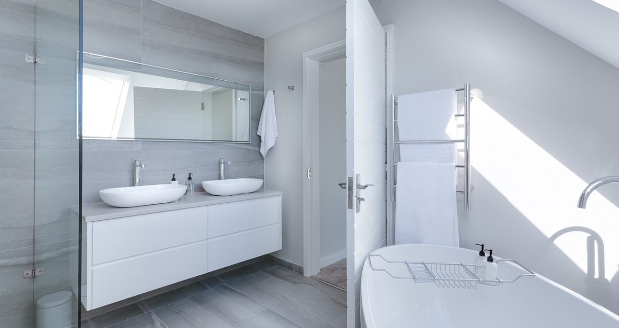modern minimalist bathroom, bath, bathtub